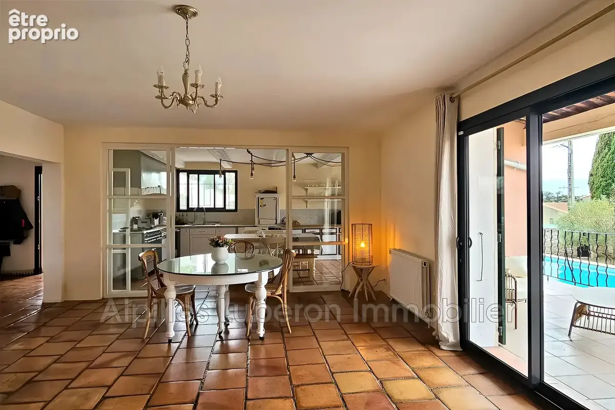 Maison 150 m² à Aureille  - photo 8