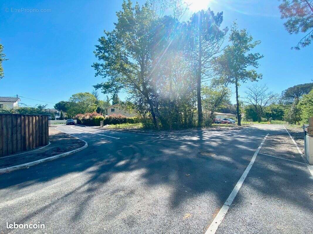 Terrain à LE TAILLAN-MEDOC