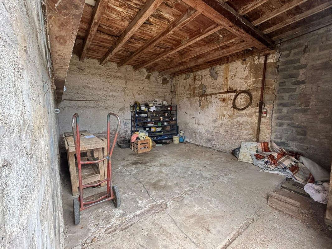 Maison à BAGE-LE-CHATEL