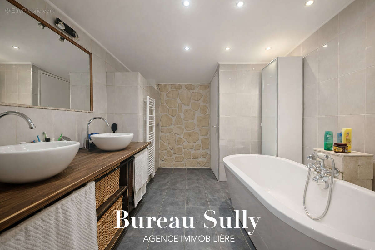 Appartement à CHARBONNIERES-LES-BAINS