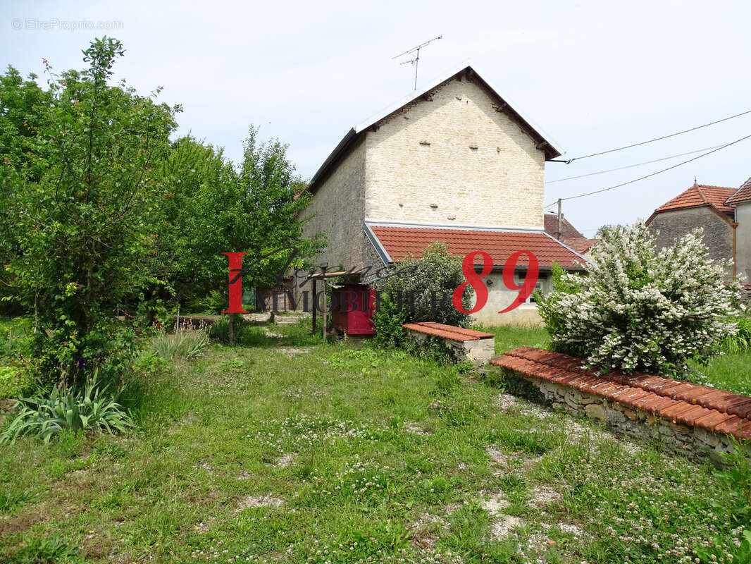 Maison à MONTIGNY-SUR-AUBE