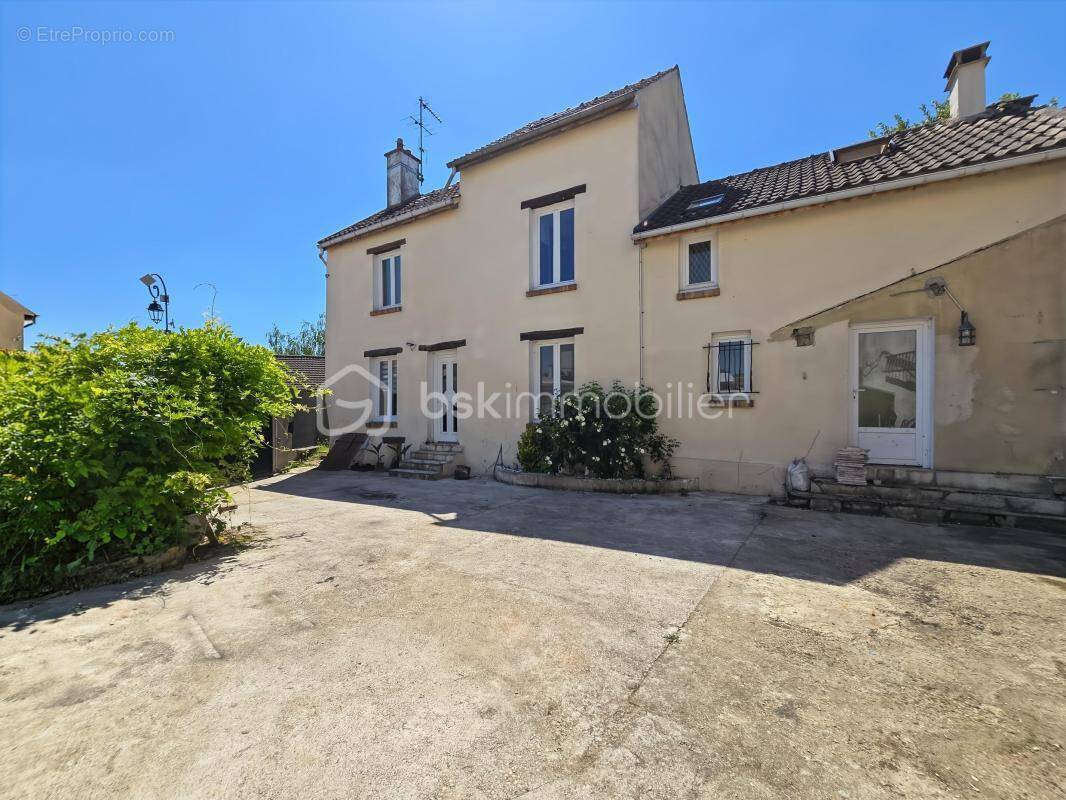 Maison à NANTOUILLET