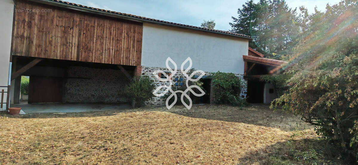 Maison T3 à rénover - Dépendances et terrain - photo 10