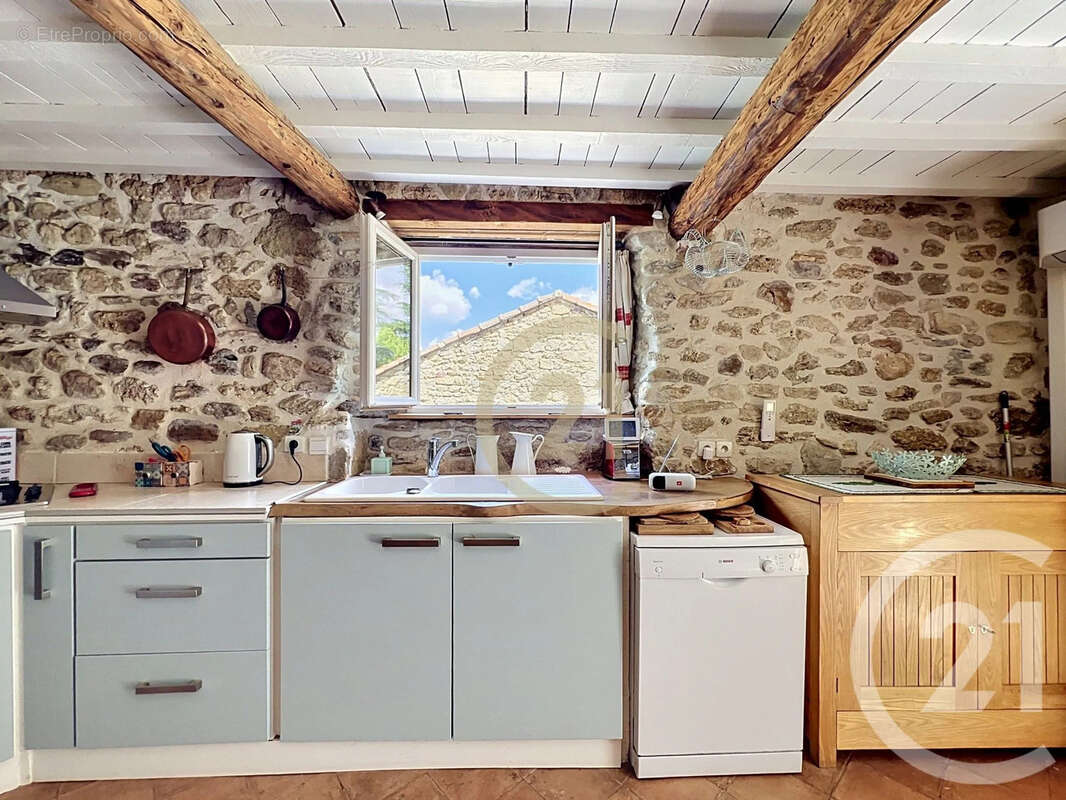 Maison à SAINT-QUENTIN-LA-POTERIE