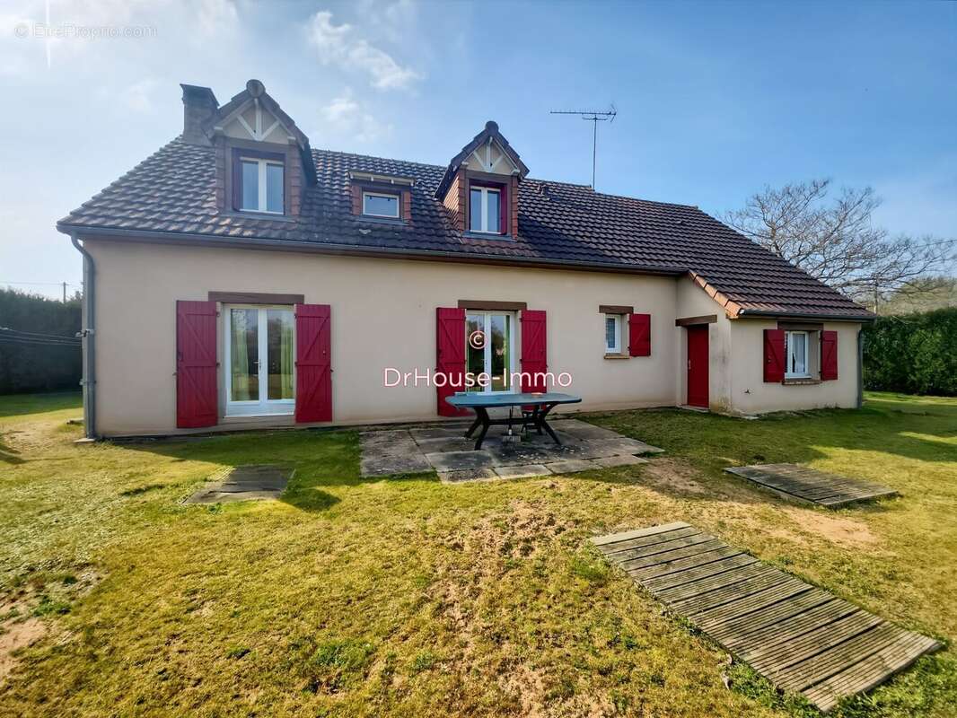 Maison à BONNETABLE