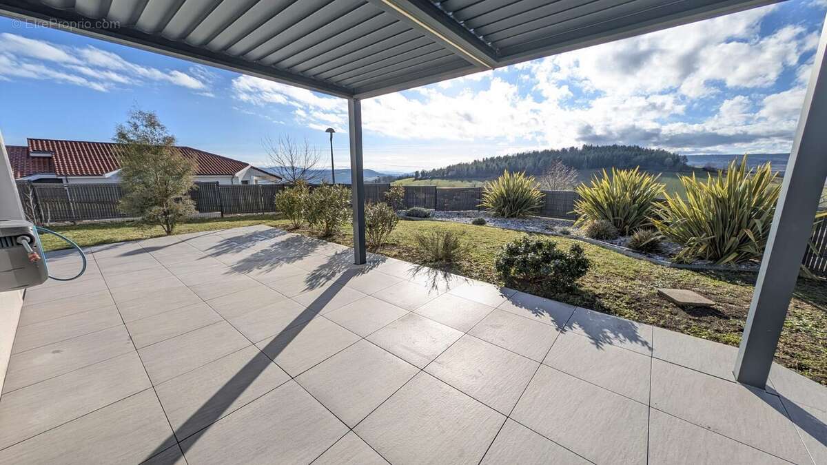 Maison à LA ROCHE-BLANCHE