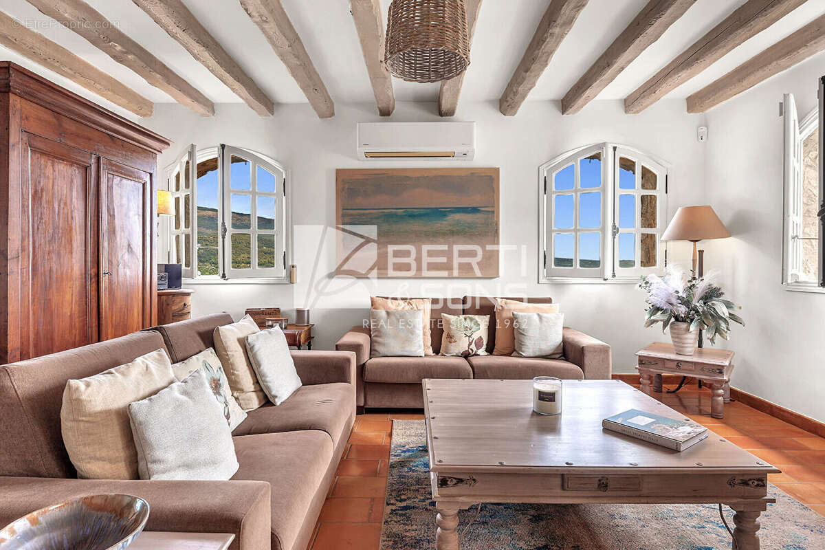 Maison à PEYMEINADE