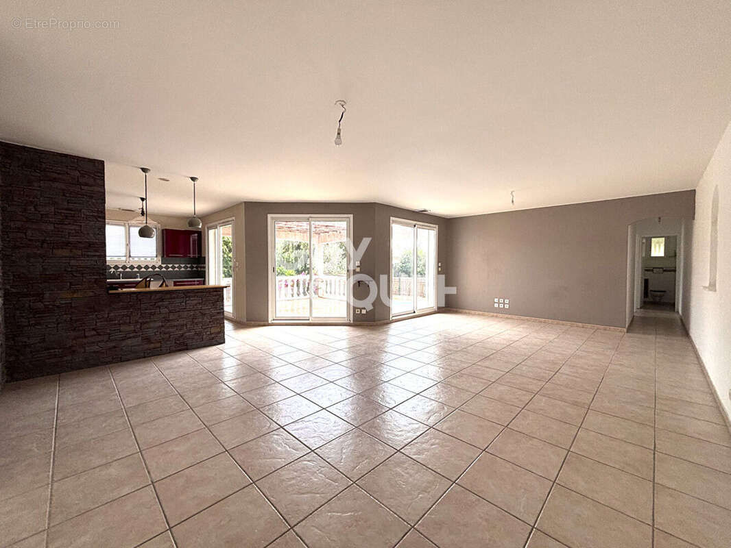 Maison 3 faces T4 de108m2, piscine, terrain 385m2 - photo 4