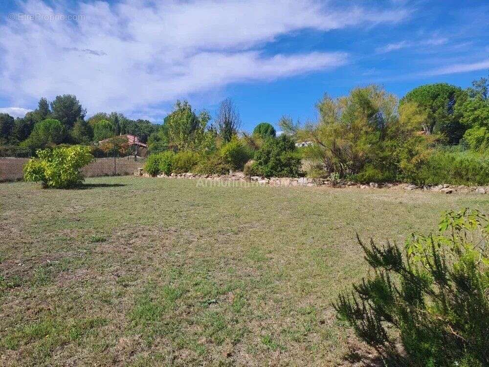 Terrain à SALERNES
