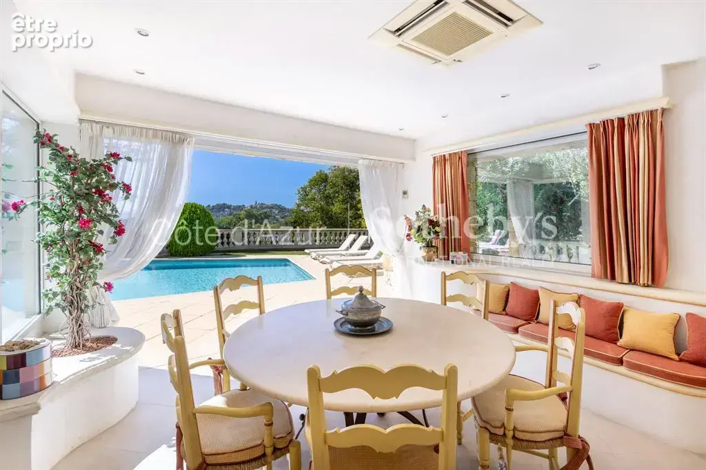 Mougins, villa avec piscine à débordement et vue sur le vieux village - photo 12
