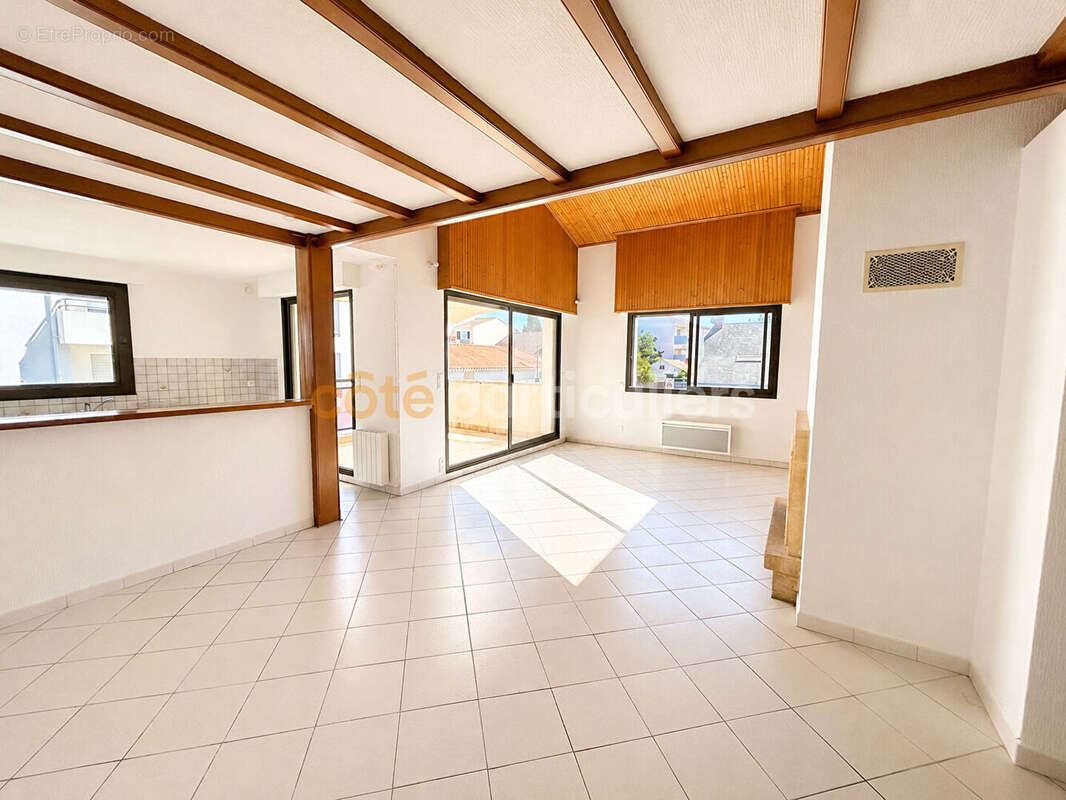 Saint-jean-de-monts -- centre-ville -- appartement t4 -- 3 chambres -- 116 m2  -- parking box ferme -- terrasse - photo 2