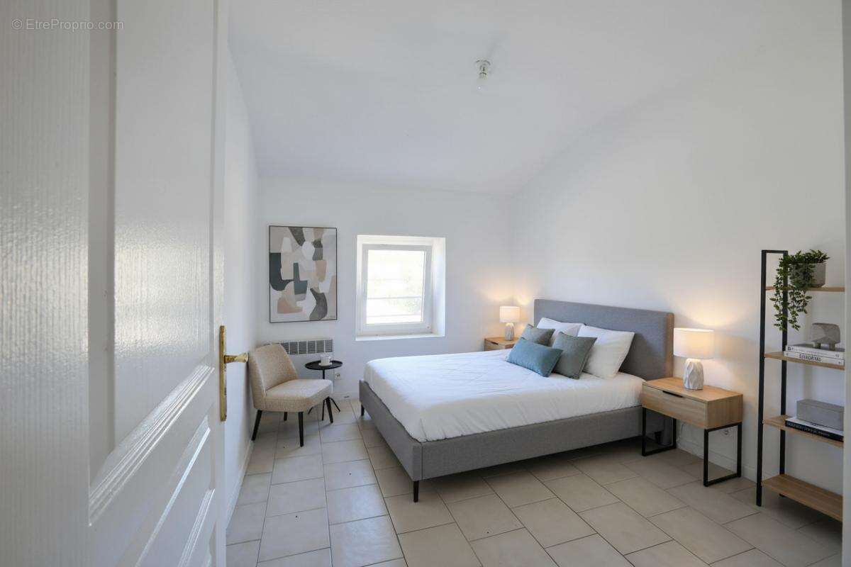 Appartement à COMPS