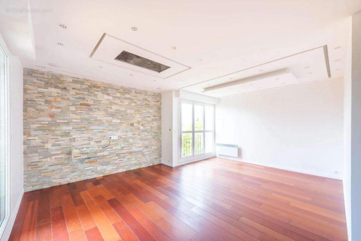 Appartement à EZANVILLE