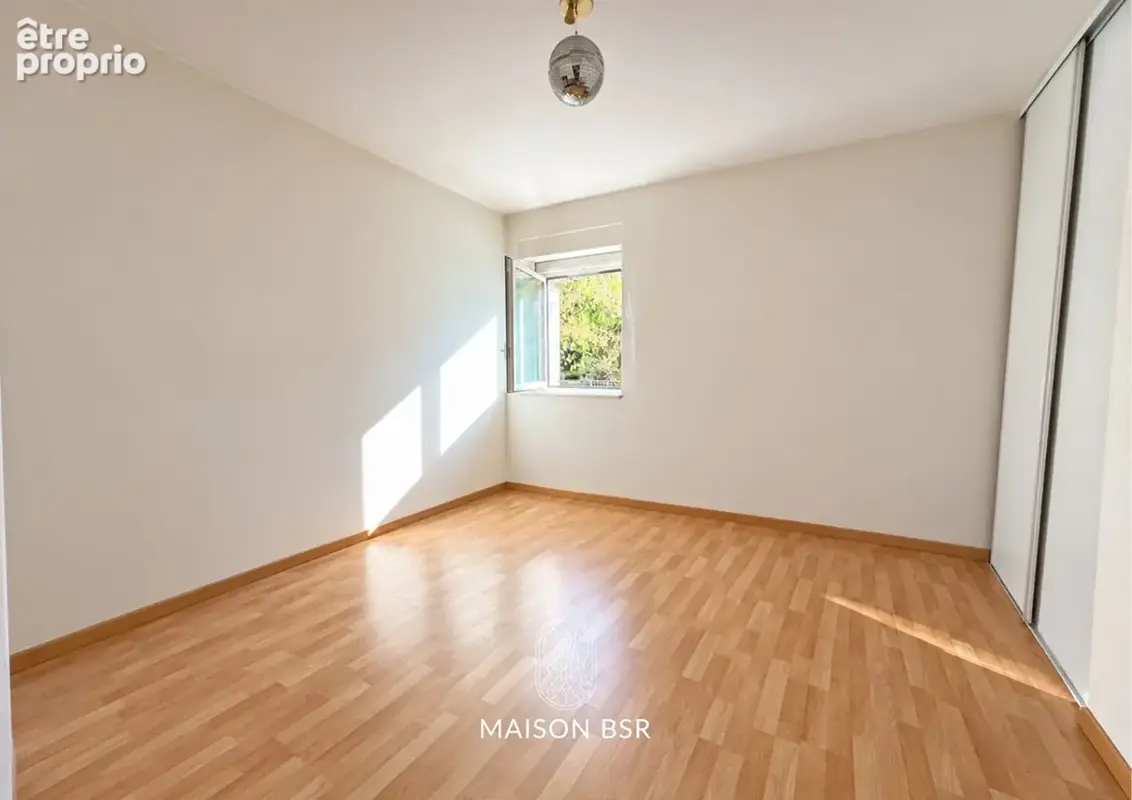 Nantes - Rue de Gigant - Appartement T2 de 50 m2 au dernier étage avec balcon. - photo 2