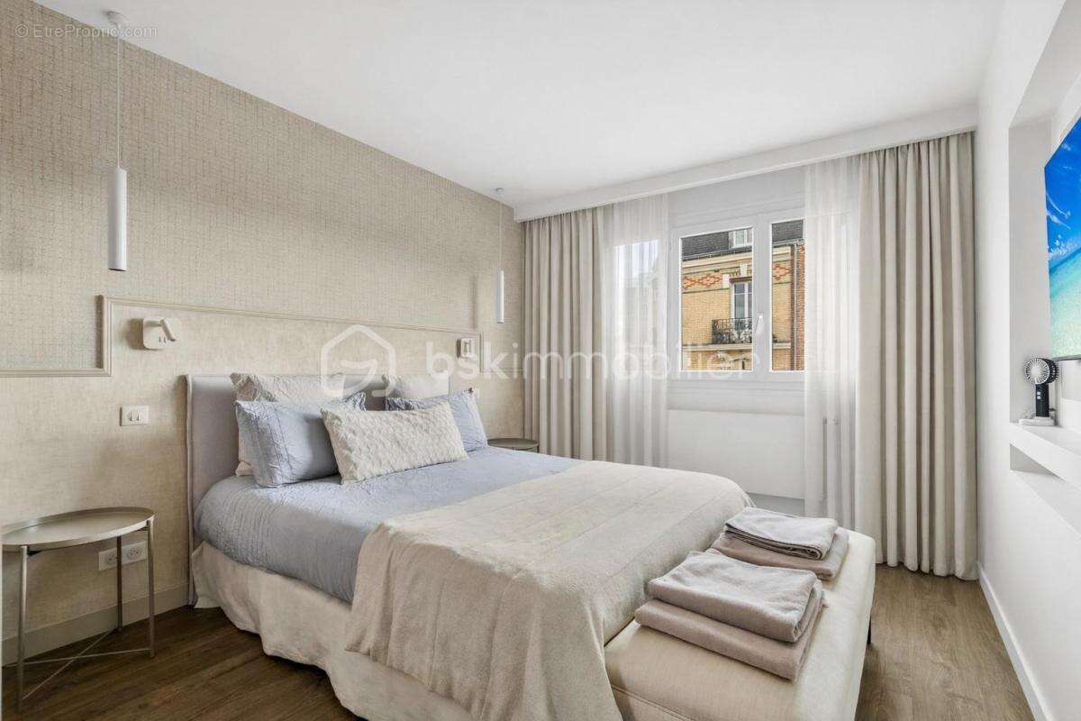 Appartement à COURBEVOIE