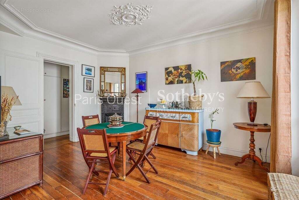 Appartement à NEUILLY-SUR-SEINE