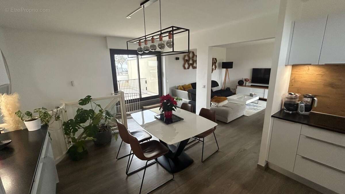 T4 Duplex Attique a Annemasse Cuisine équipée Séjour - Appartement à ANNEMASSE