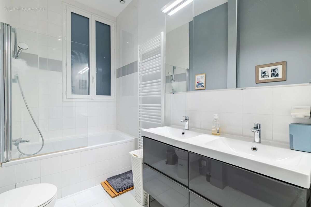 Appartement à PARIS-17E