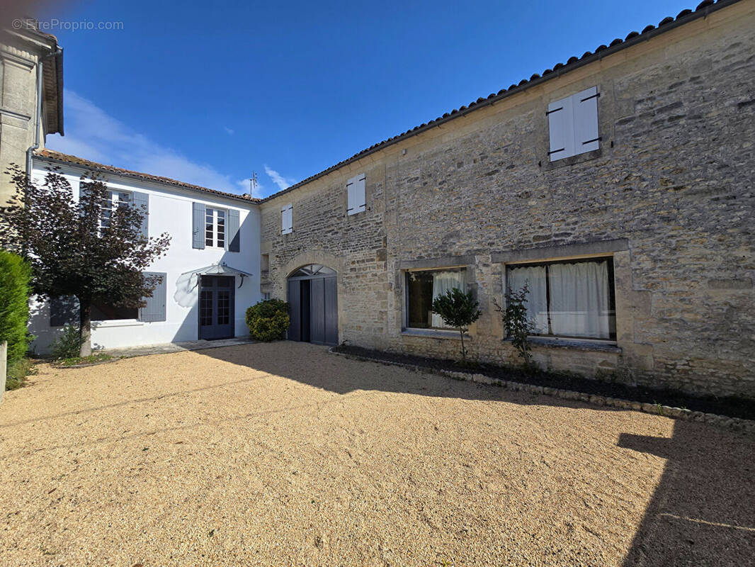 Maison à AUTHON-EBEON