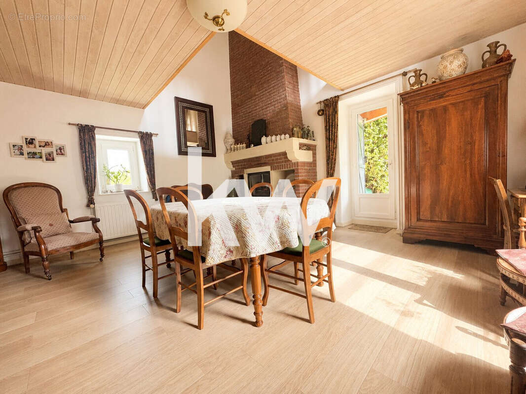 Maison 129 m² à Saint-Romain-Le-Puy  - photo 3