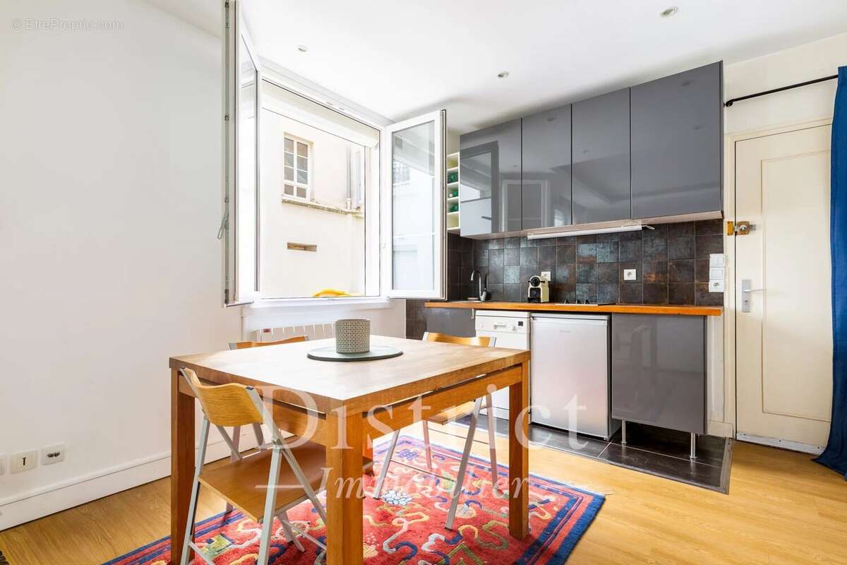 Paris 15e - Motte-Picquet / Emile Zola / Commerce  – Charmant studio 27 m² au calme en parfait état - photo 2