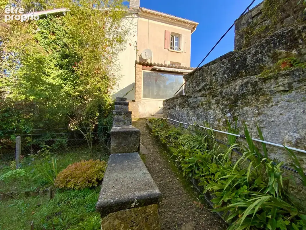 Maison dans Jonzac avec garage et jardin - photo 10