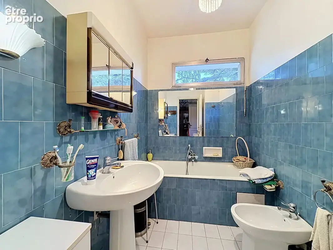 A vendre en exclusivité un appartement T4/5 de 145 m2 avec terrasse de 36 m2 secteur St Anne 13008 MARSEILLE - photo 12