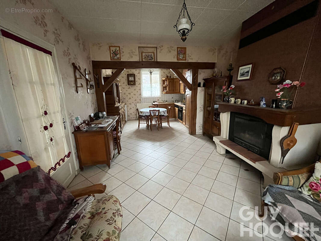 Maison à LA BAZOCHE-GOUET