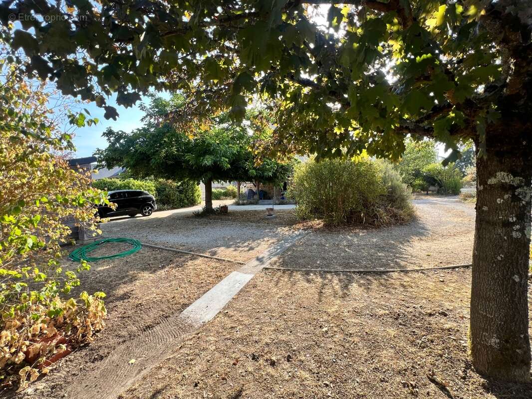 Maison de caractère rénovée – 182 m² – Studio indépendant 31m² – Garage de 117 m² – Terrain clos de 2 235 m² - photo 16