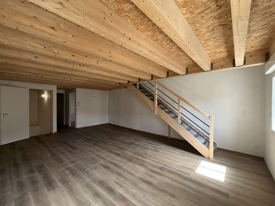 Appartement à COURMANGOUX