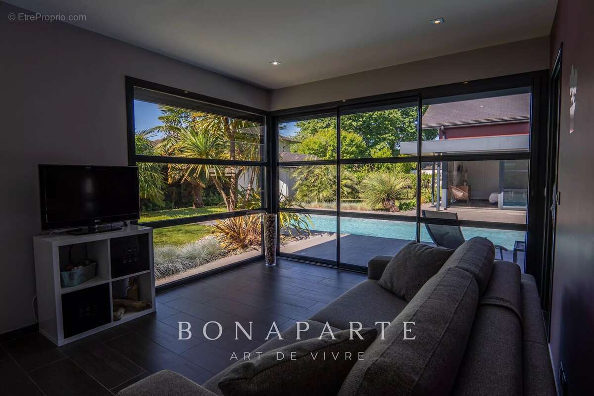 PAU Trespoey – Villa d’architecte de plain-pied – Volumes cathédrale & piscine - photo 9
