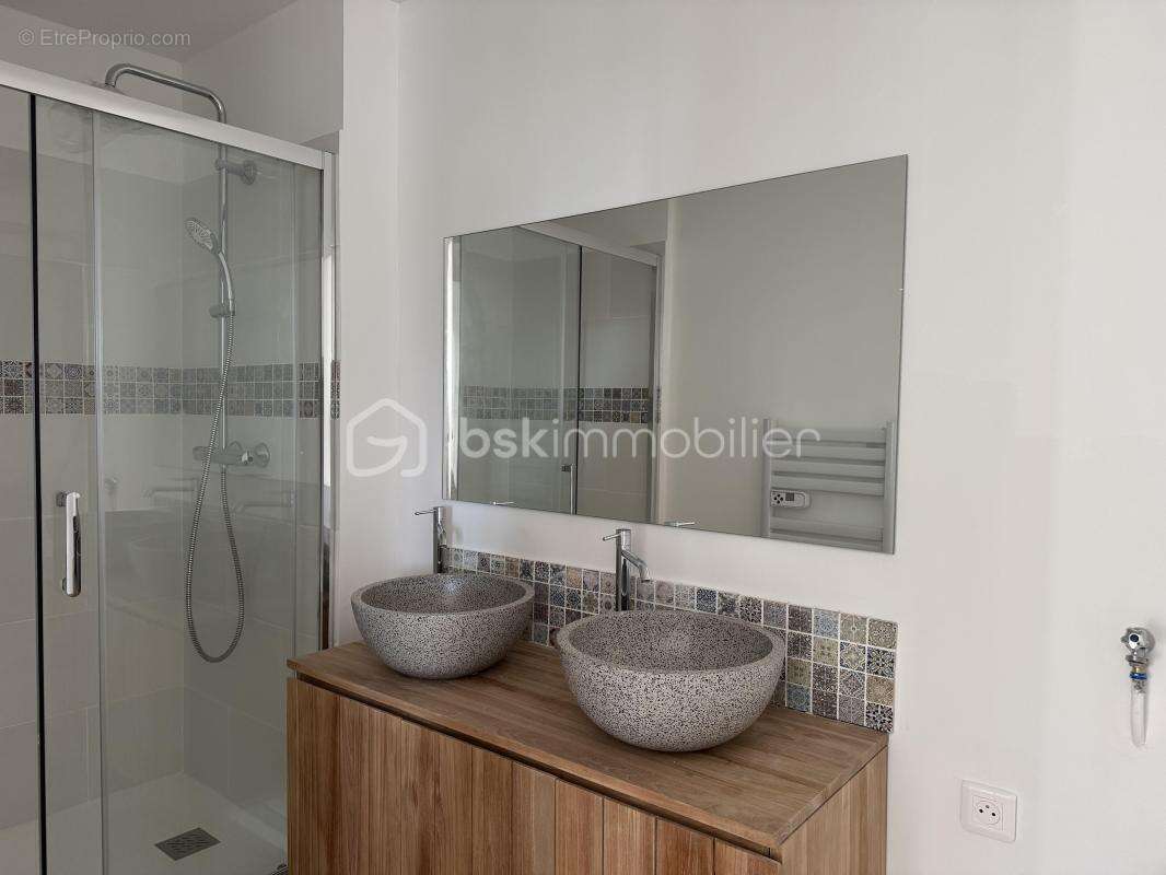 Au centre de hyeres (83400), dans le carré d'or, hyper centre, appartement de 58,05 m2 entièrement rénové - photo 6