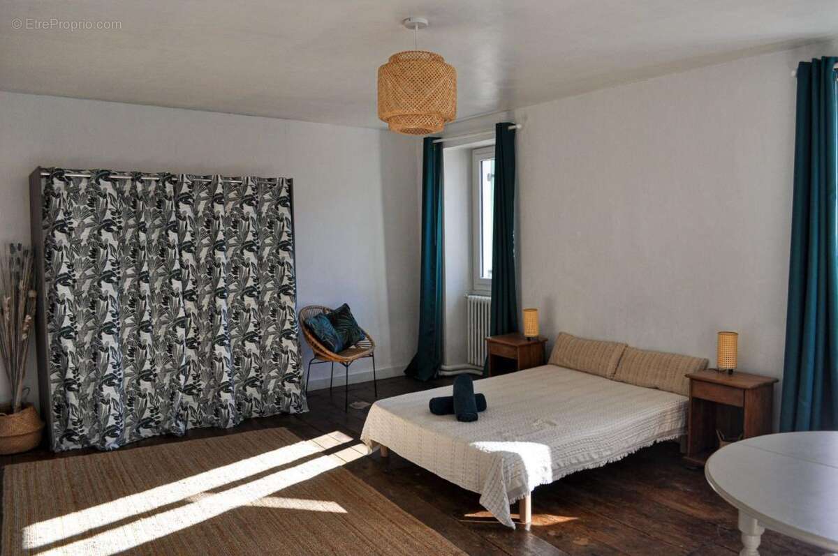 Maison à SAVIGNAC-LES-EGLISES