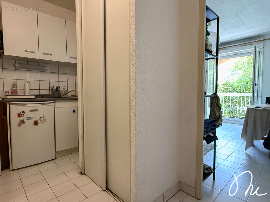 À Montpellier, libre de toute occupation, studio 23 m2 avec terrasse et parking - photo 2