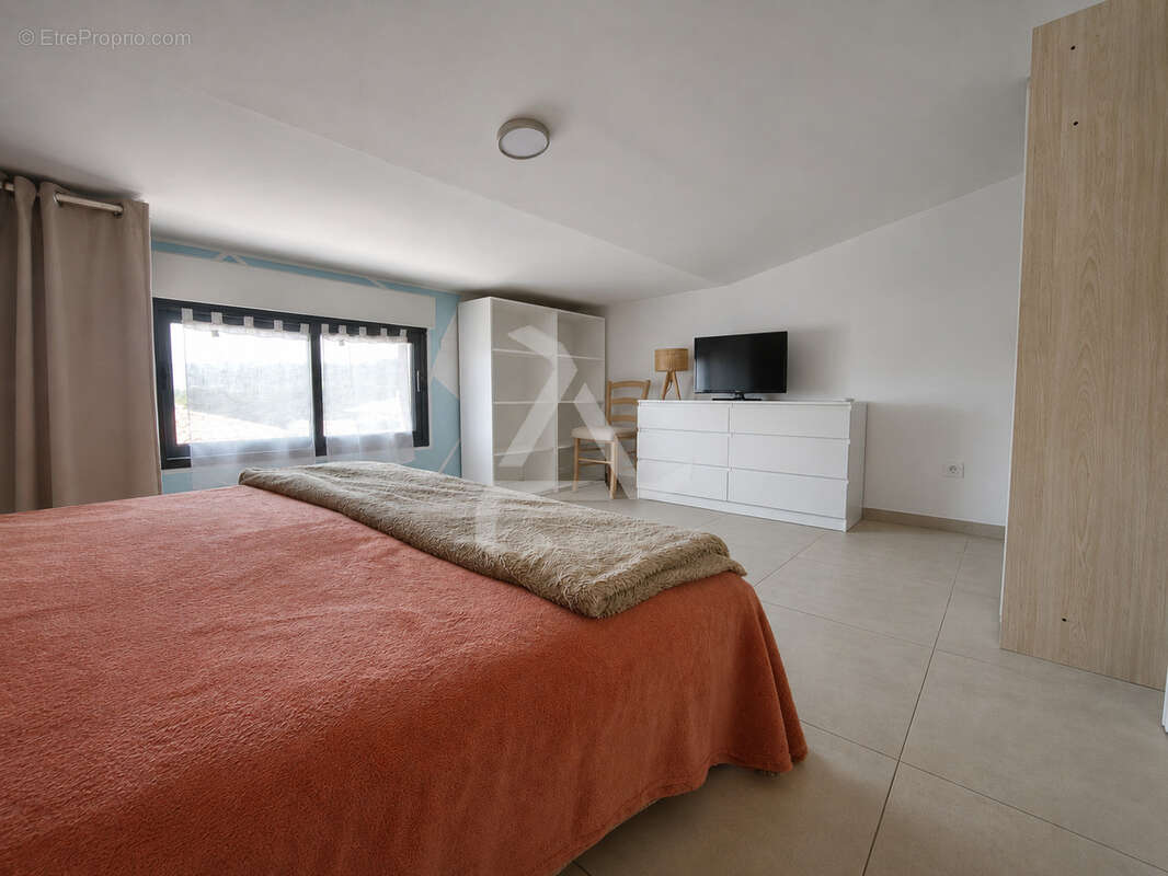 À proximité immédiate des plages et de l'aéroport de figari, maison récente avec 3 appartements - photo 11