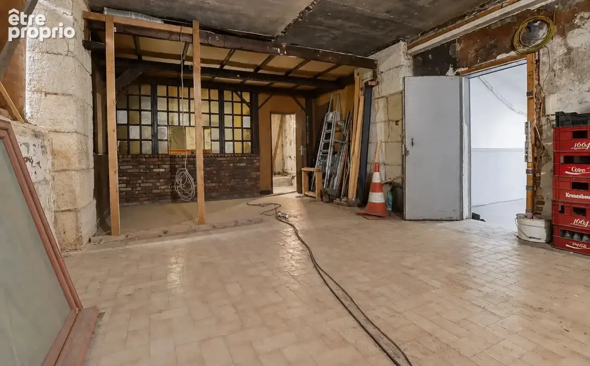 Belleville – ancien bistrot d’angle avec cave voûtée et studio attenant - photo 1