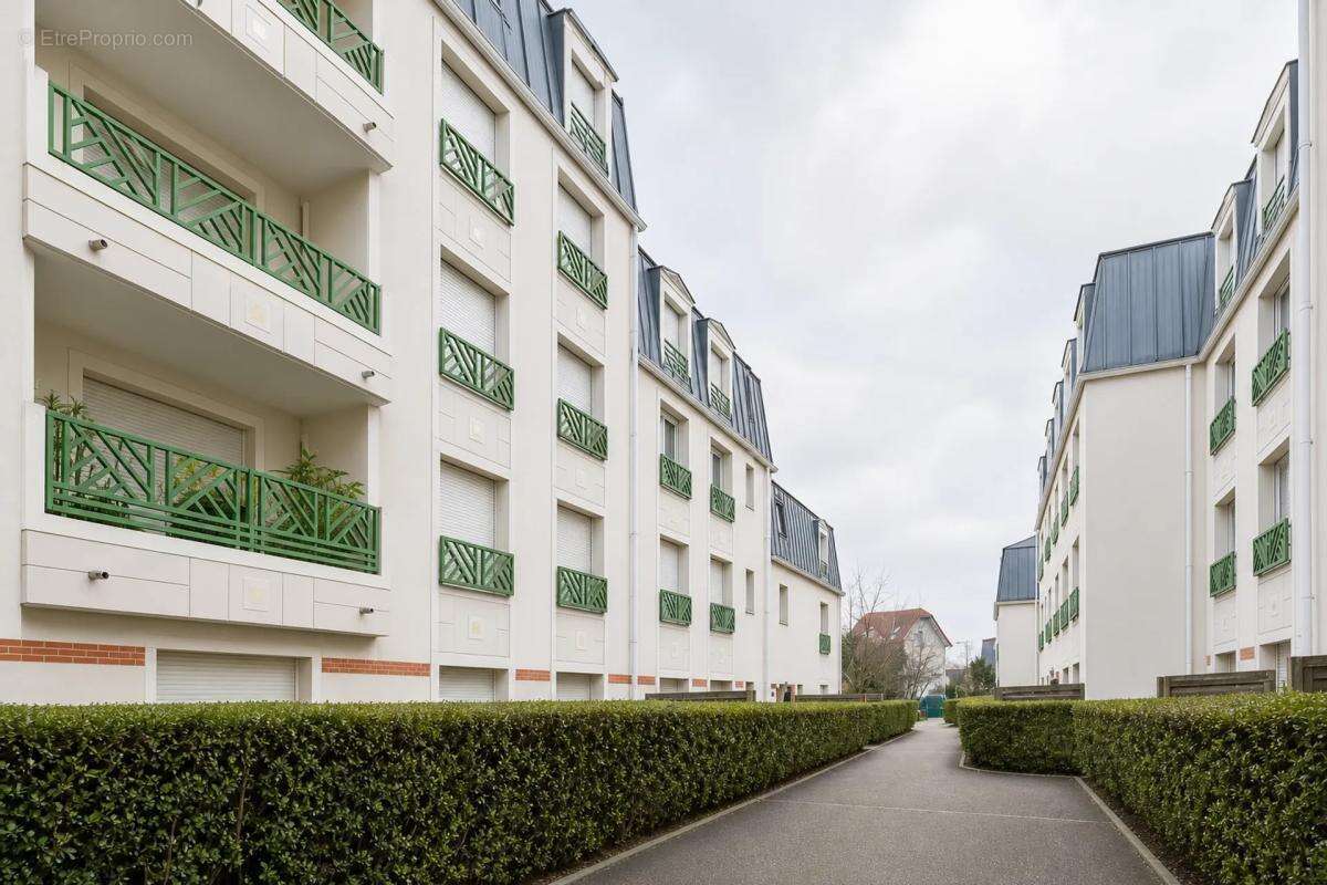 Appartement à LES PAVILLONS-SOUS-BOIS