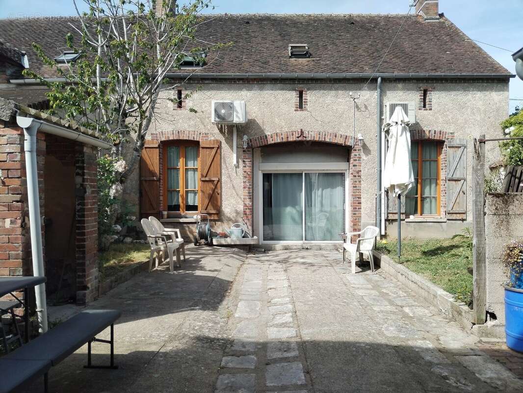 Maison de ville 8 pièces 4 chambres grange et jardin - photo 3