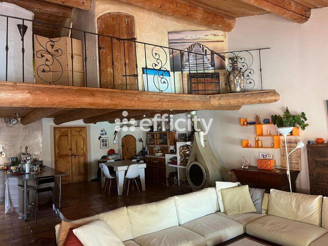 Maison 240 m² à Martigues  - photo 3