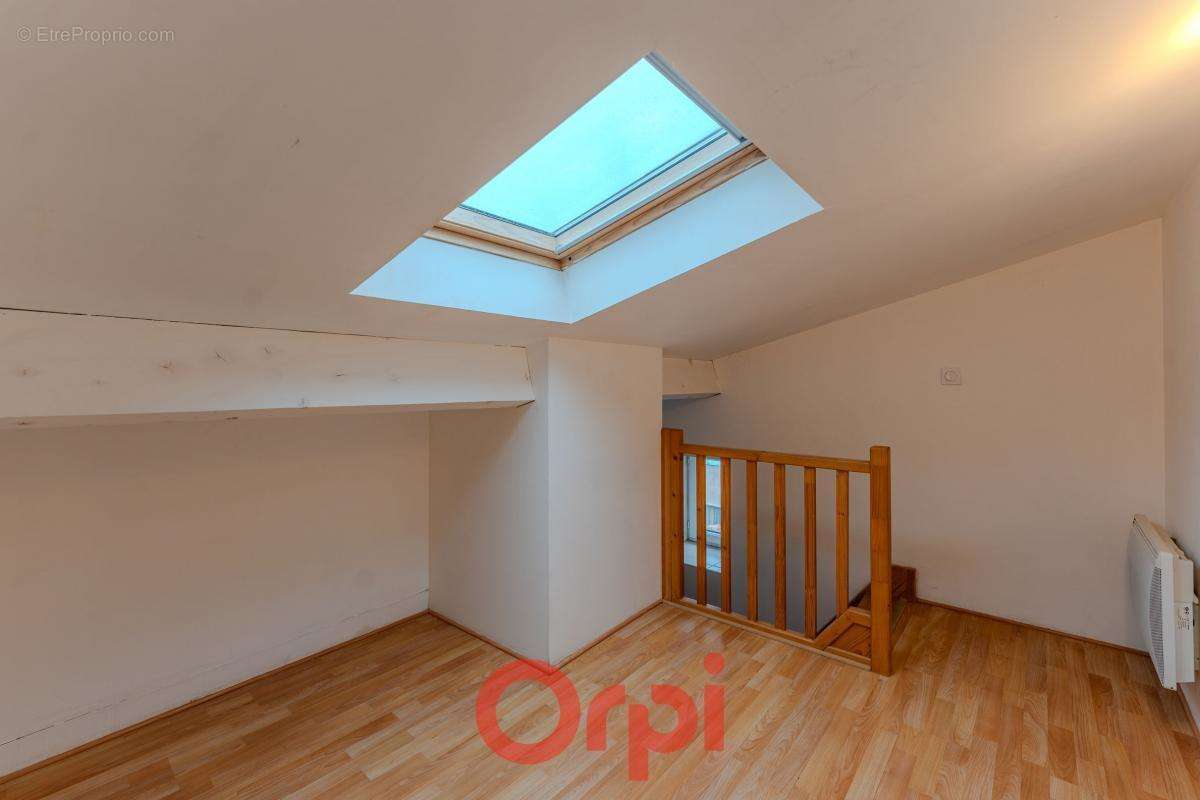 Appartement à ALBA-LA-ROMAINE