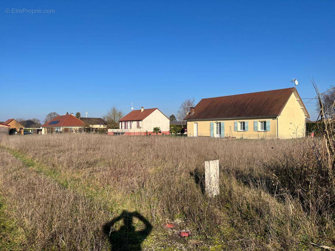 Terrain à LES GRANDES-CHAPELLES