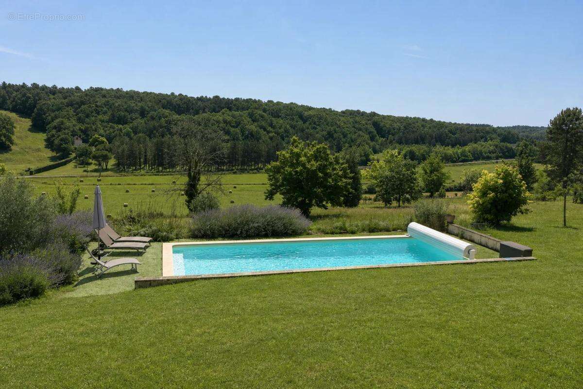 Maison à DOUVILLE