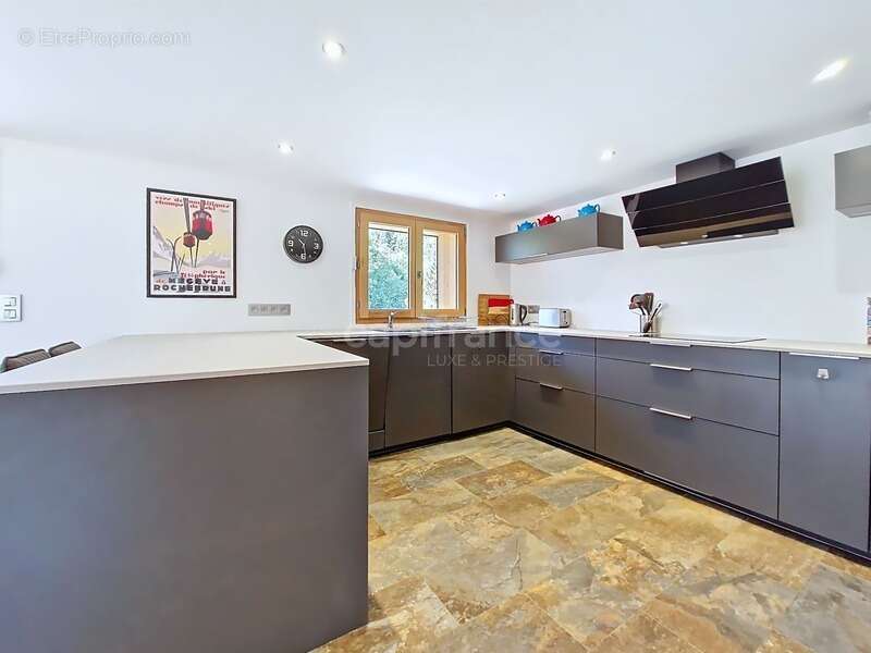 Chalet à vendre 5 pièces LES CONTAMINES MONTJOIE (74) - photo 8