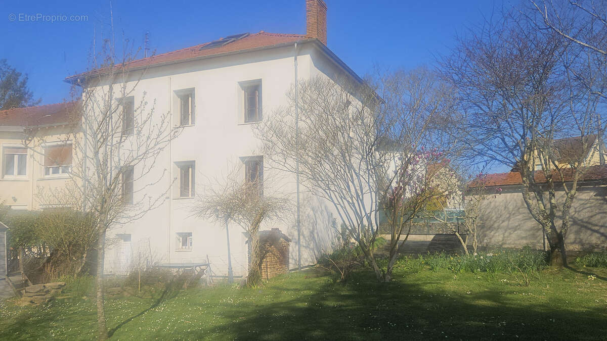 Maison à BELLAC