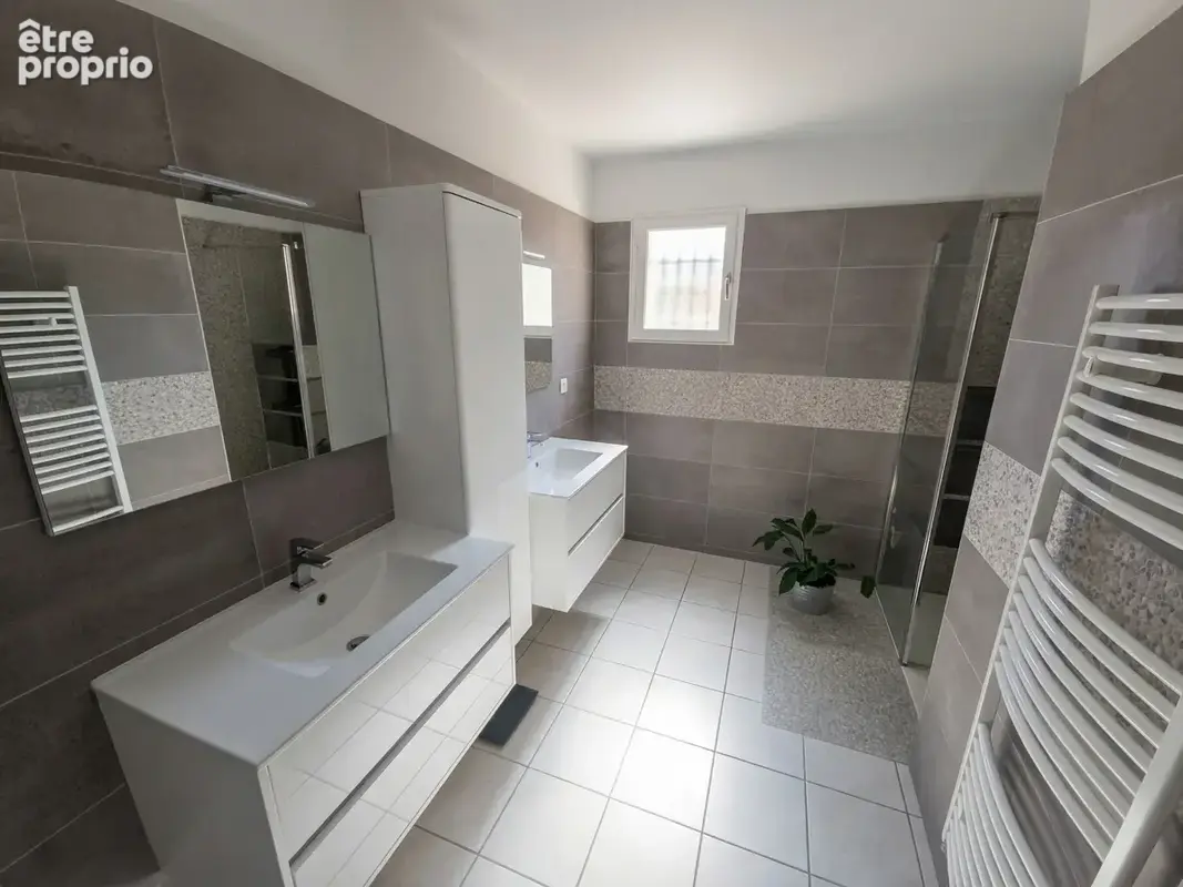 Maison T5 de 130m2 de plain pied avec piscine  à Castelginest sur un terrain de 540m2 - photo 10