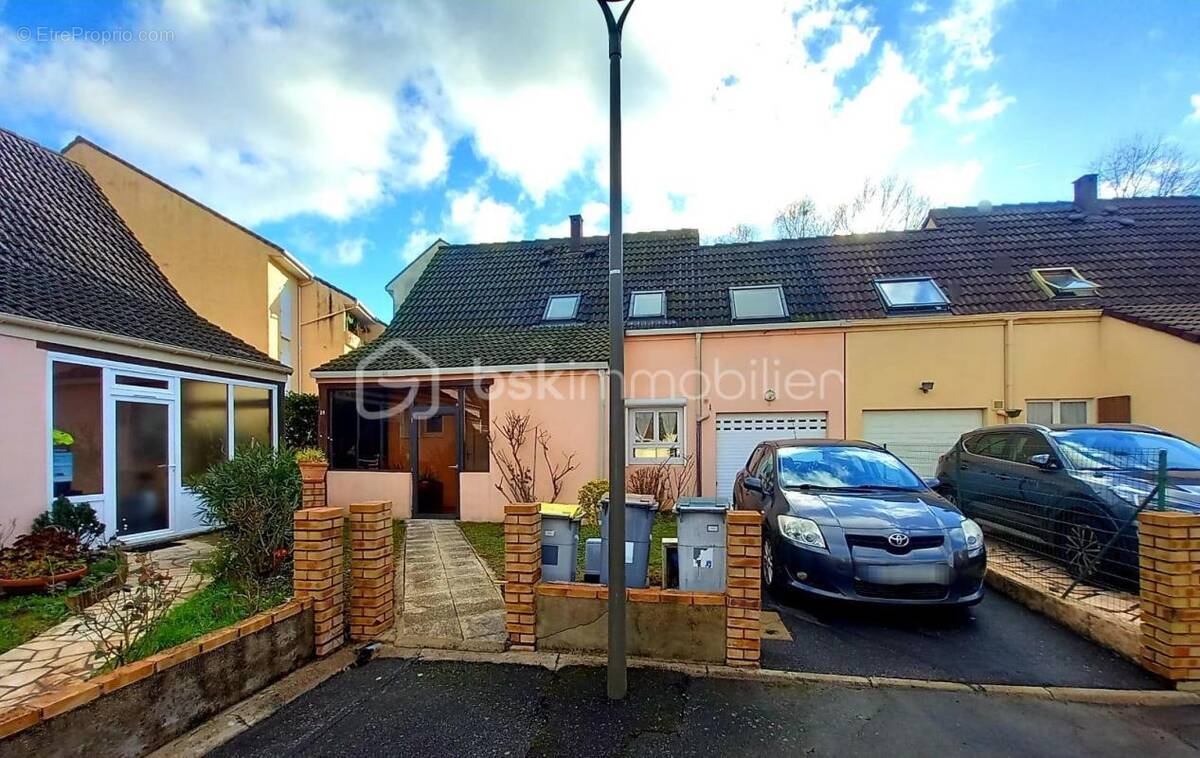 Maison à SAVIGNY-LE-TEMPLE
