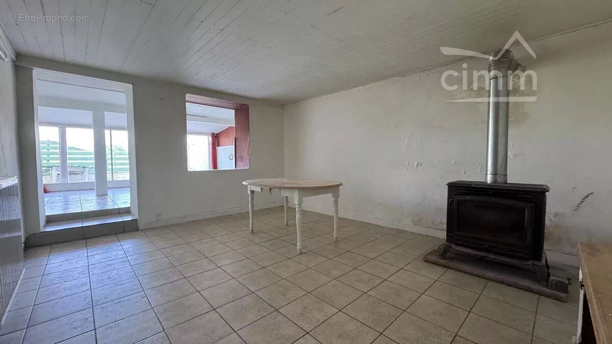 Maison à SAINT-BARTHELEMY-DE-VALS