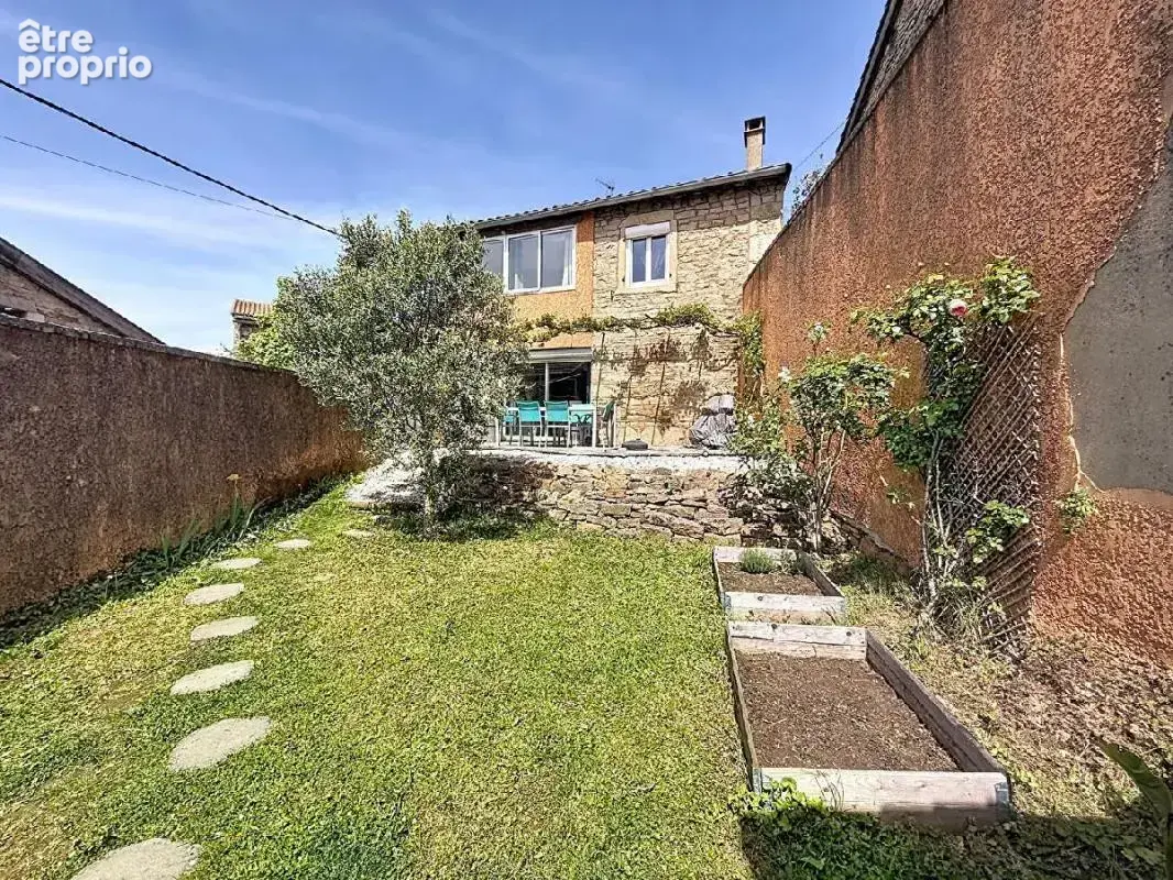 Maison 6 pièces 135 m² à vendre à La Roche-Vineuse (71960) - photo 2