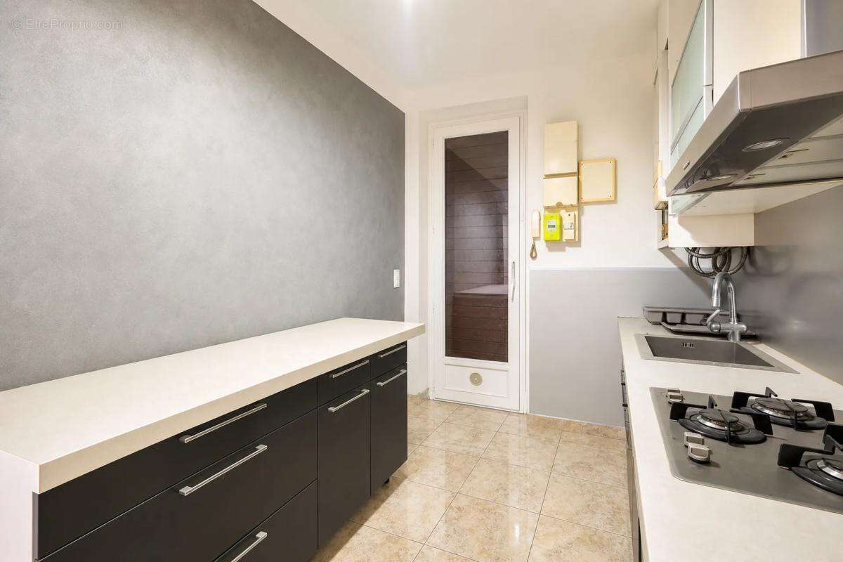 Appartement à MARSEILLE-16E