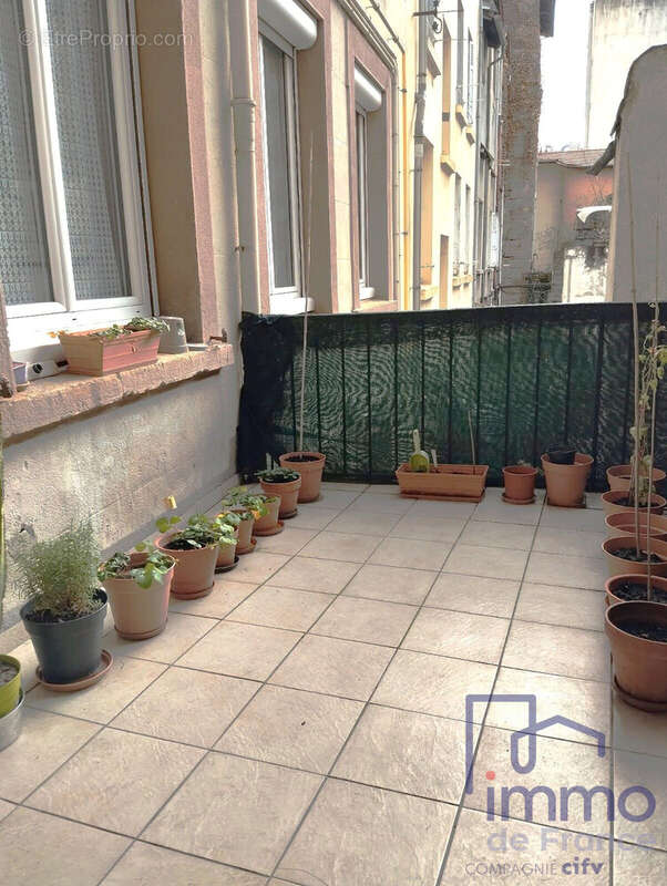 petite terrasse devant l entrée coté cour - Appartement à SAINT-ETIENNE